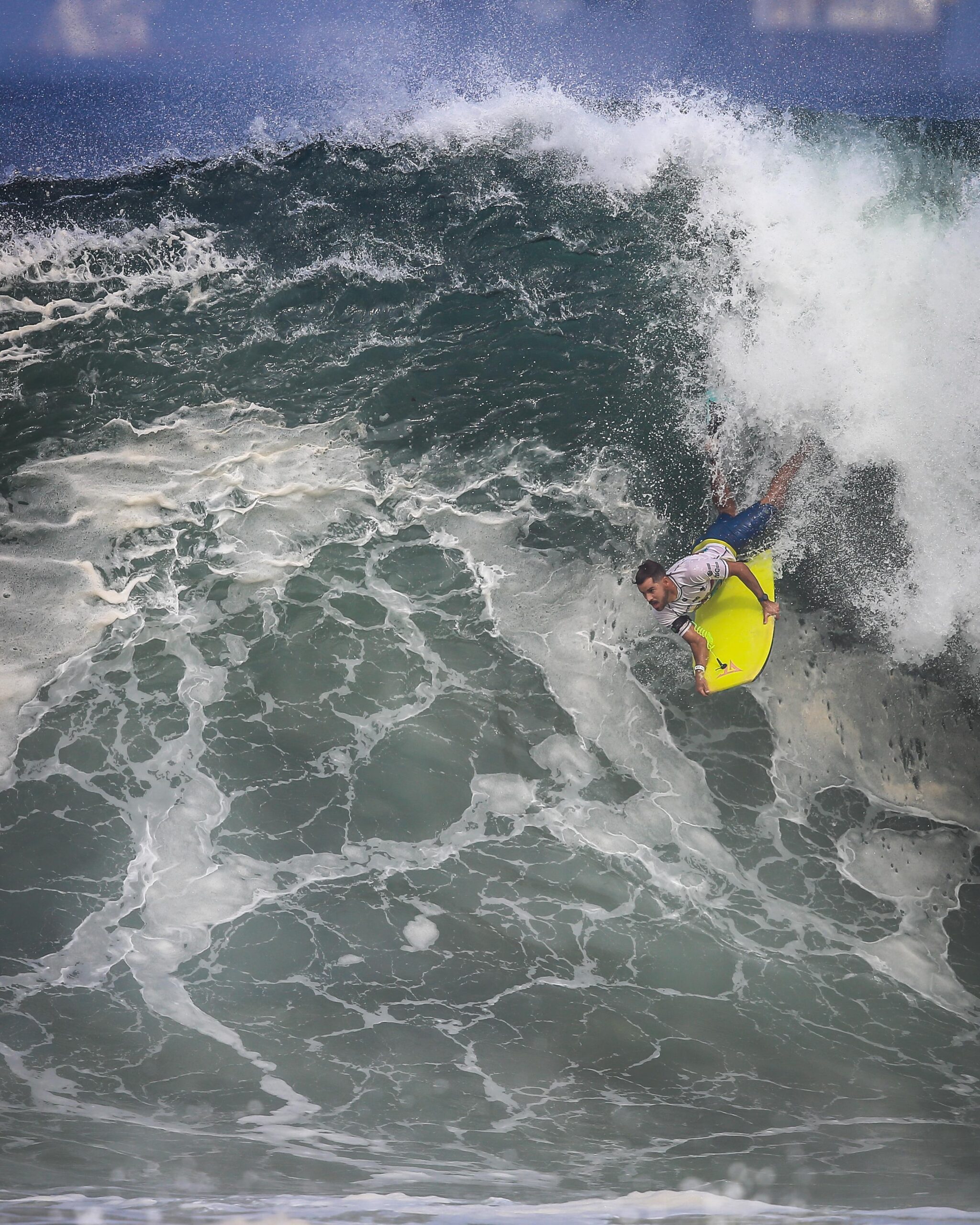 Com passagens aéreas concedidas pela Sudesb, baianos vão às águas da Maldivas para etapa crucial do mundial de bodyboarding