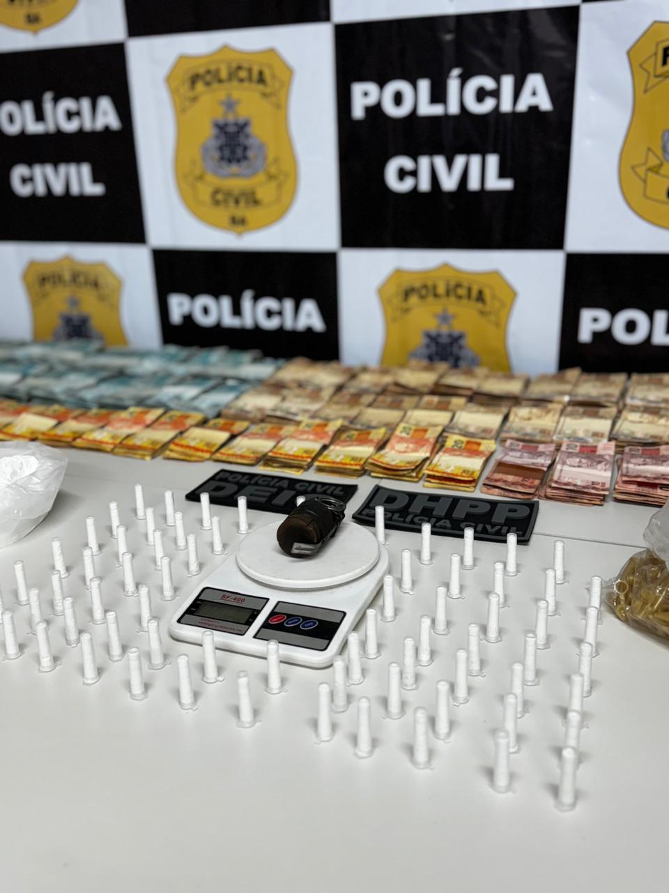 Ação da Polícia Civil em Tancredo Neves apreende R$ 180 mil e um quilo de cocaína