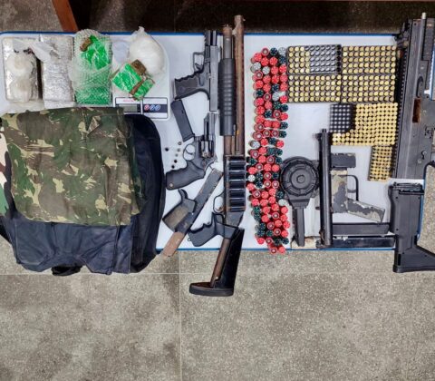 Imagem do post PM apreende 5 armas e 431 munições em Jequié