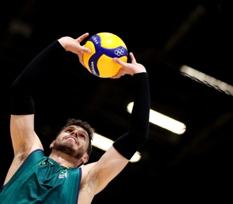 Imagem do post Bruninho chega a cinco Jogos Olímpicos com a seleção de vôlei e reafirma força do grupo: “Camisa pesada”