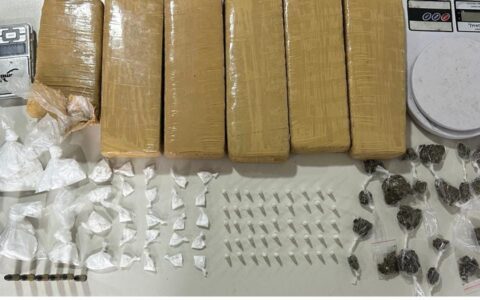 Imagem do post Foragido da Justiça é preso em Camaçari com arma e drogas