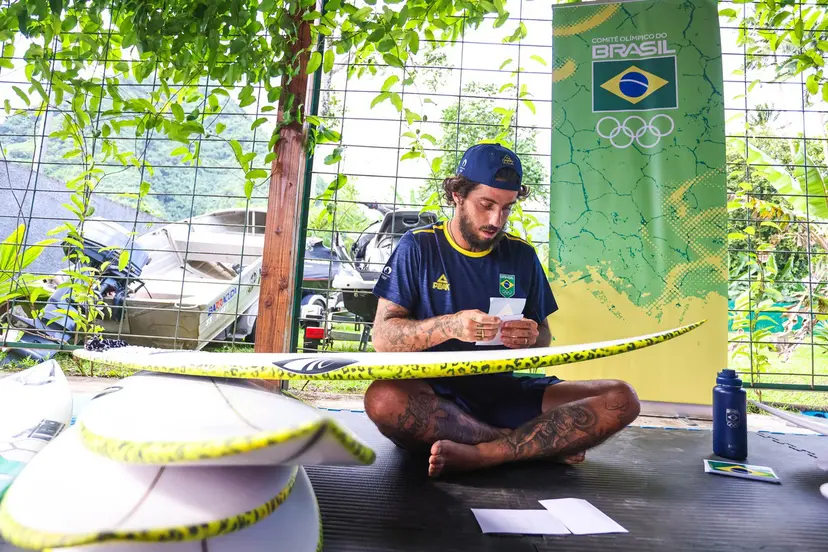 Atletas do Time Brasil trabalham a todo vapor em três bases montadas fora de Paris