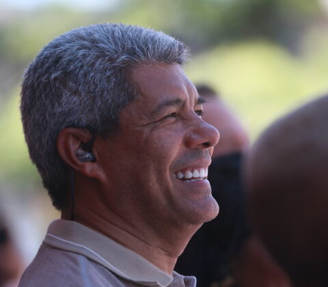 Imagem do post Jerônimo comemora resultado de pesquisa em Feira de Santana