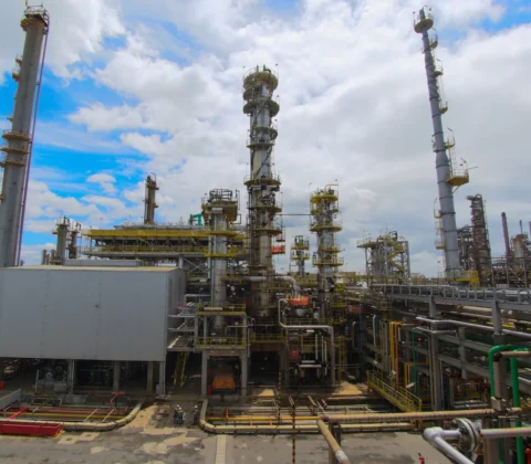 Imagem do post Petrobras avança em negociação para recompra de refinaria baiana, diz jornal