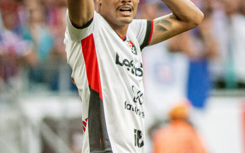 Imagem do post Pressionado no Z-4, Vitória encara o Cruzeiro; Saiba as escalações e onde assistir