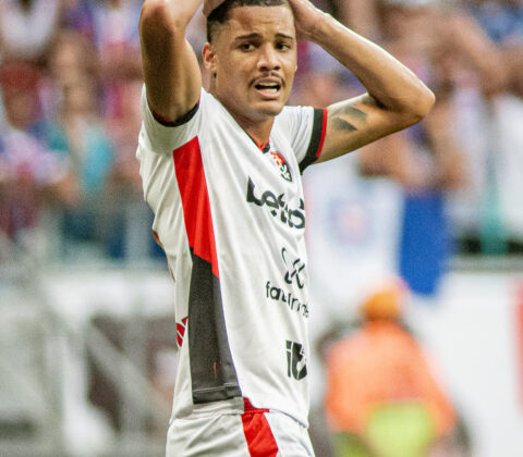 Imagem do post Pressionado no Z-4, Vitória encara o Cruzeiro; Saiba as escalações e onde assistir