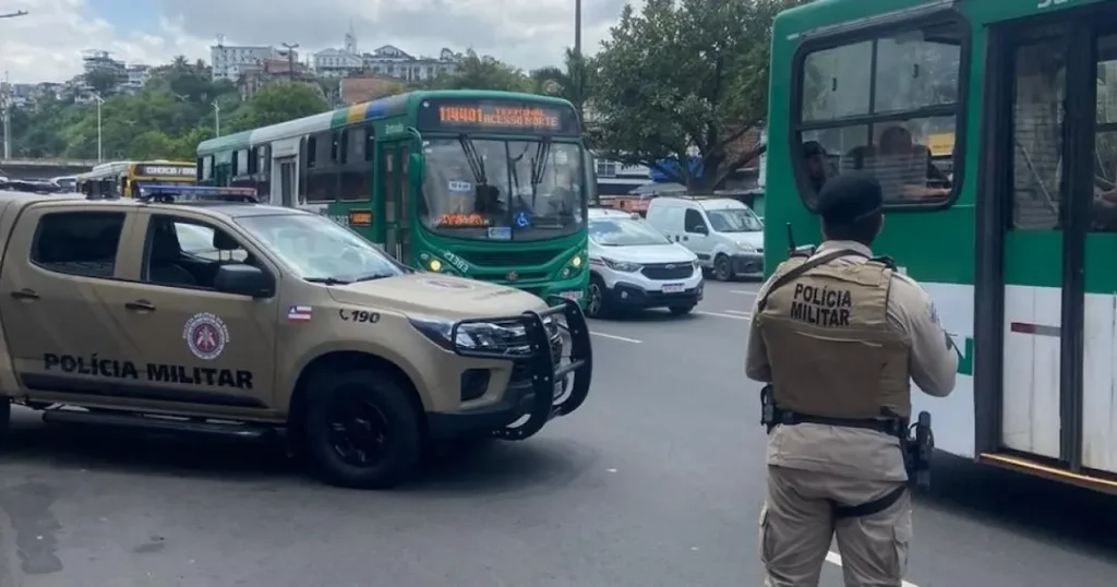 PM-BA realiza operação para coibir assaltos a ônibus em Salvador