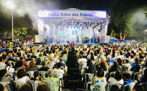 Imagem do post Sete mil pessoas se reúnem na Praça Irmã Dulce durante show do Padre Fábio de Melo