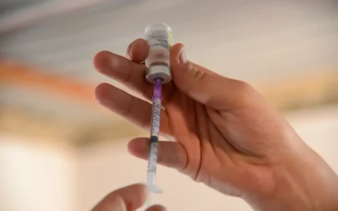 Imagem do post Covid-19: OMS cita aumento de casos e queda alarmante na vacinação