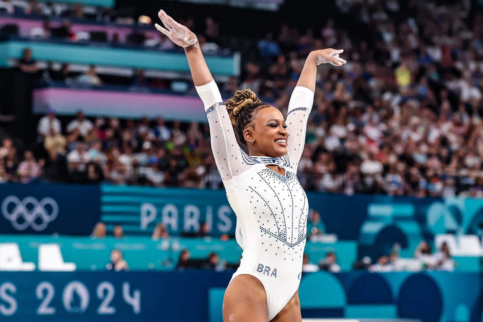 Rebeca Andrade é prata no salto e iguala Torben e Scheidt com cinco medalhas olímpicas