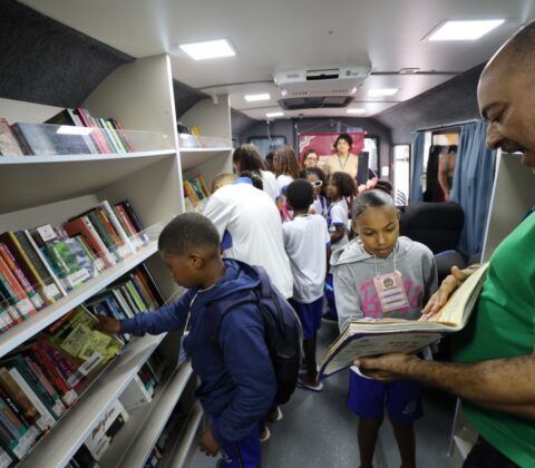 Imagem do post Programação da Flipelô 2024 tem Biblioteca Itinerante e projeto Leve e Leia