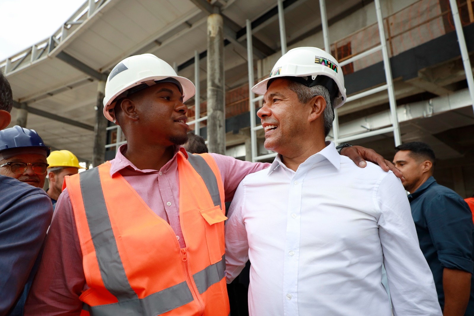 Jerônimo autoriza construção de escola em Feira de Santana e visita obras do novo Centro de Convenções