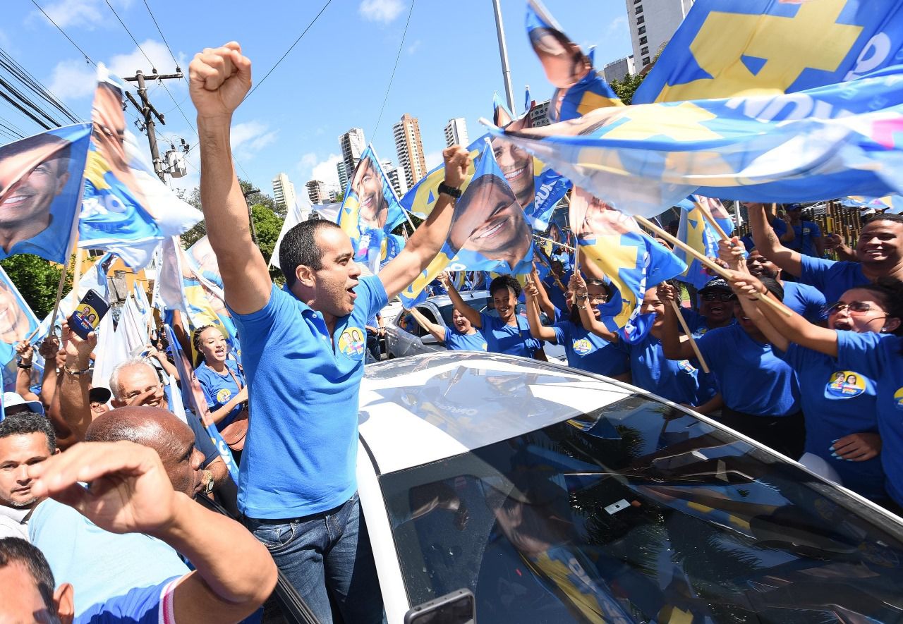 Bruno Reis faz primeira caminhada da campanha no Calabar e no Alto das Pombas e lembra melhorias nos bairros durante a sua gestão