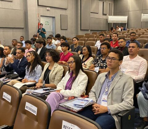 Imagem do post Estudantes universitários assumem papel de jovens deputados na Alba