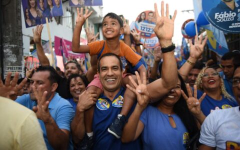 Imagem do post Bruno Reis comemora apoio popular durante caminhada em Pau da Lima e São Marcos: “É a melhor pesquisa”