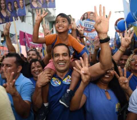 Imagem do post Bruno Reis comemora apoio popular durante caminhada em Pau da Lima e São Marcos: “É a melhor pesquisa”