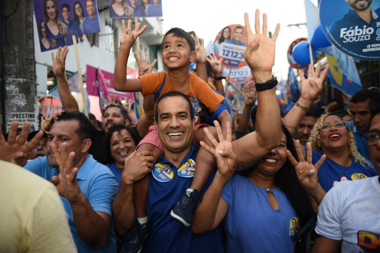 Bruno Reis comemora apoio popular durante caminhada em Pau da Lima e São Marcos: “É a melhor pesquisa”