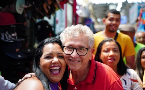 Imagem do post Em visita à Feira de Camaçari, Caetano é recepcionado calorosamente por feirantes
