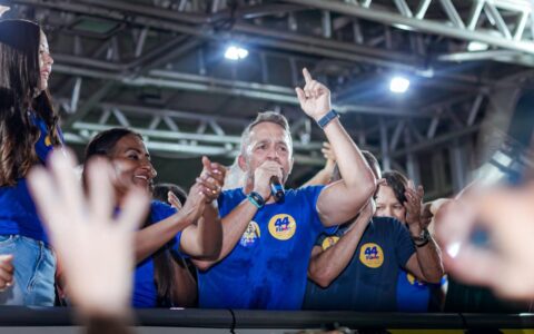 Imagem do post Em comício no Phoc, Flávio reforça que votar em seu adversário é retroceder
