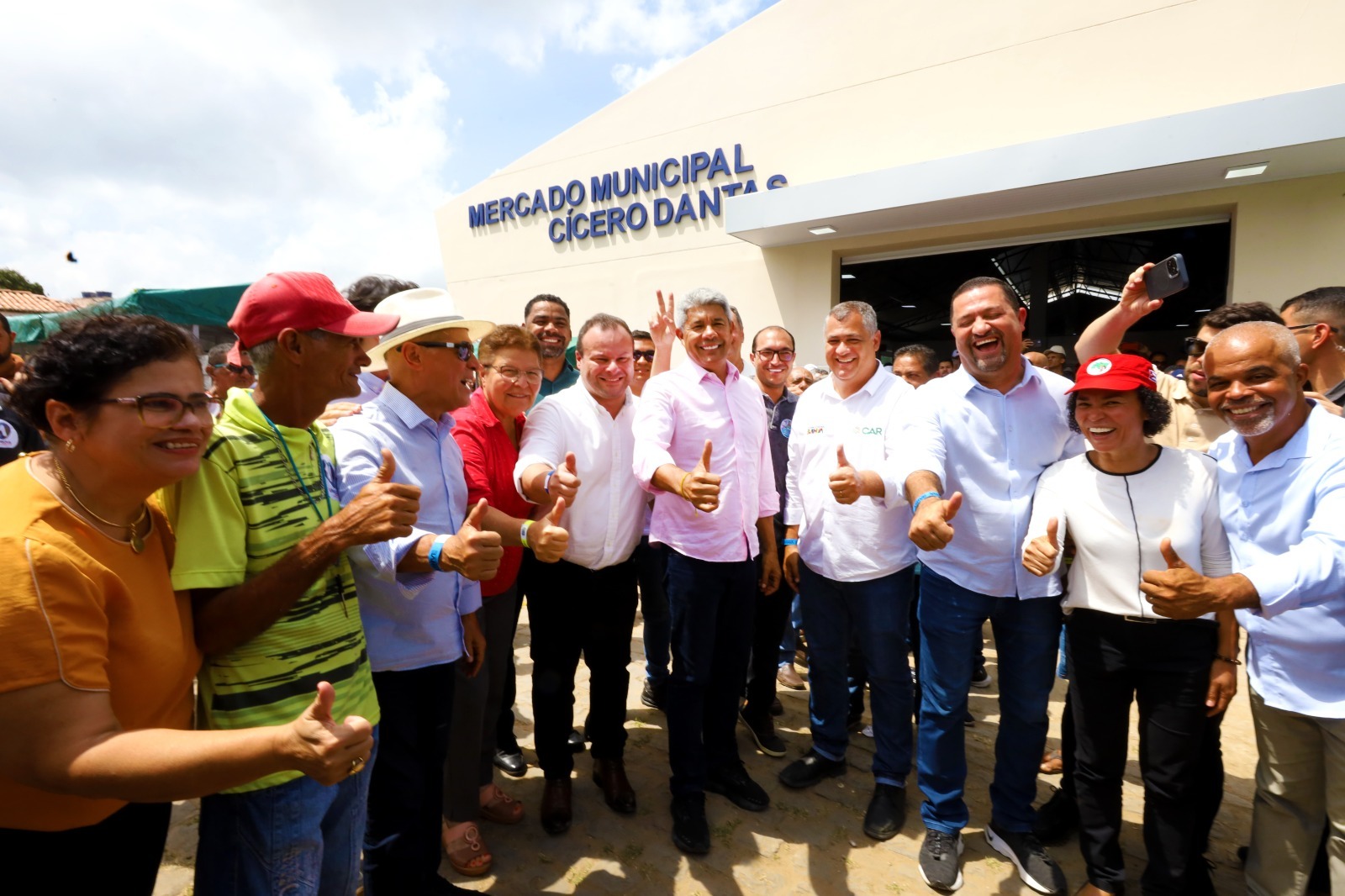 Em Cícero Dantas, Governo do Estado inaugura obras e sanciona Lei Estadual da Agroecologia