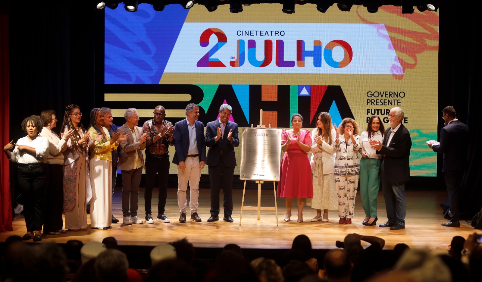 Após requalificação, governo Jerônimo inaugura o novo CineTeatro 2 de Julho