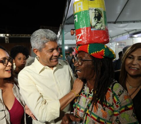 Imagem do post Jerônimo participa de abertura oficial do Festival Literário e Cultural de Feira de Santana