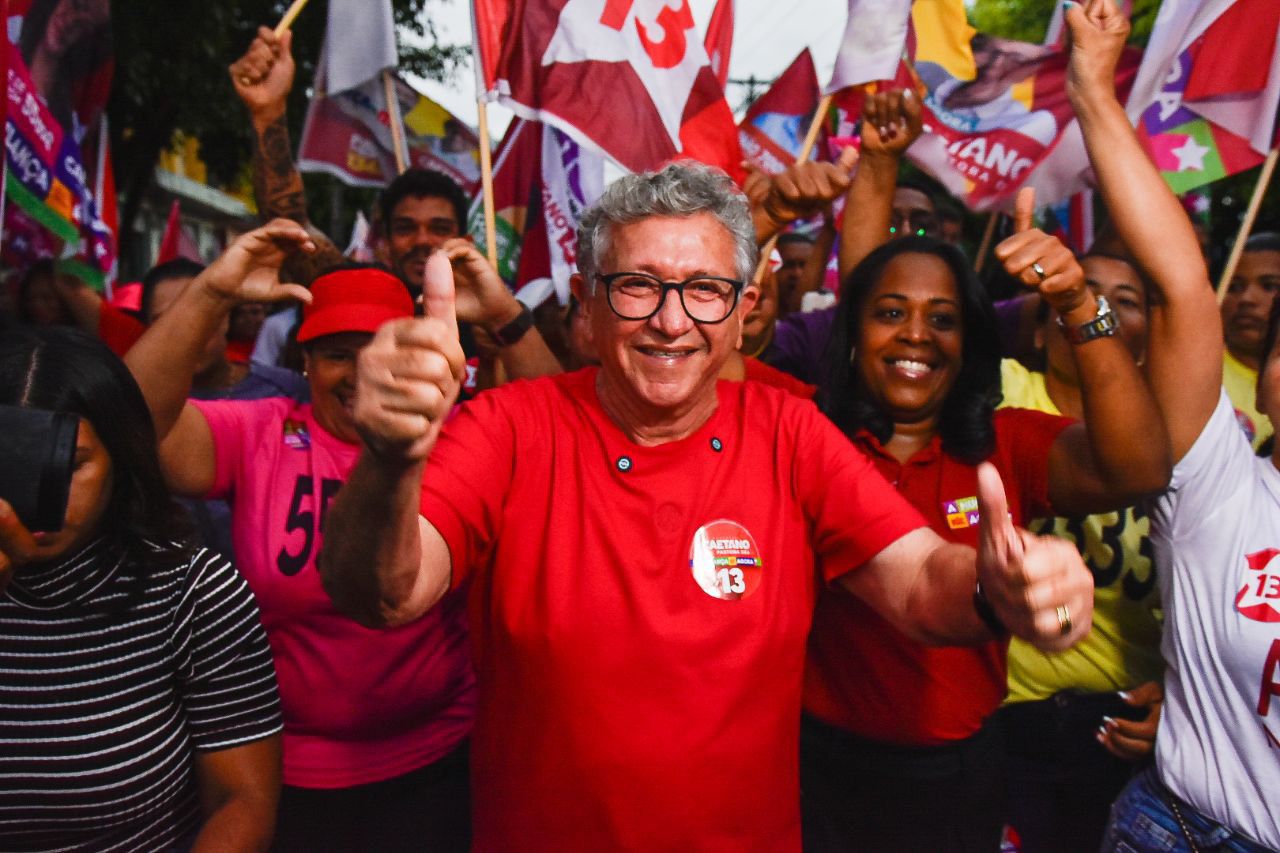 Camaçari: “Caminhada da Mudança”, com Luiz Caetano, arrasta multidão na Lama Preta