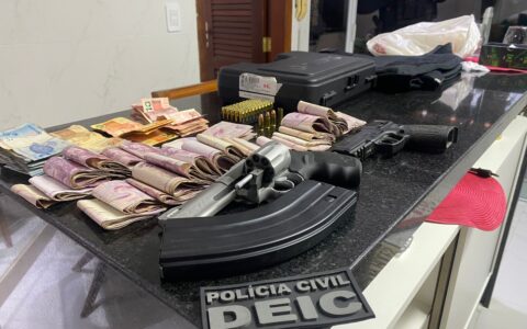 Imagem do post Armas, celulares e dinheiro são apreendidos com PMs suspeitos de sequestro e homicídios