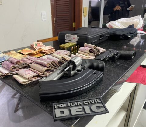 Imagem do post Armas, celulares e dinheiro são apreendidos com PMs suspeitos de sequestro e homicídios