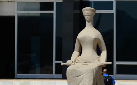 Imagem do post Maioria do STF torna ré acusada de escrever “Perdeu, mané” na estátua