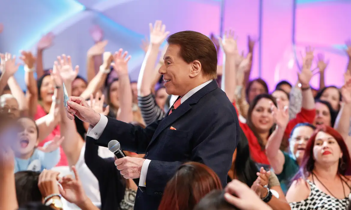 Corpo de Silvio Santos é sepultado em cemitério judaico de SP