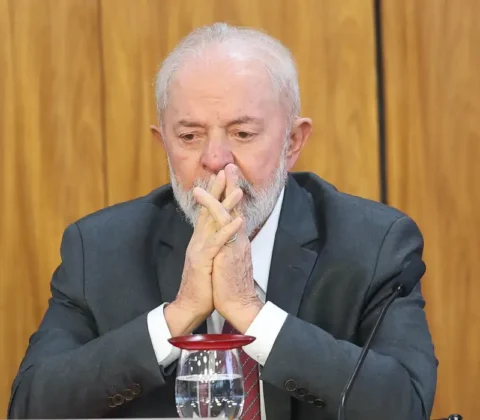 Imagem do post Lula pede minuto de silêncio por vítimas do acidente em Vinhedo 