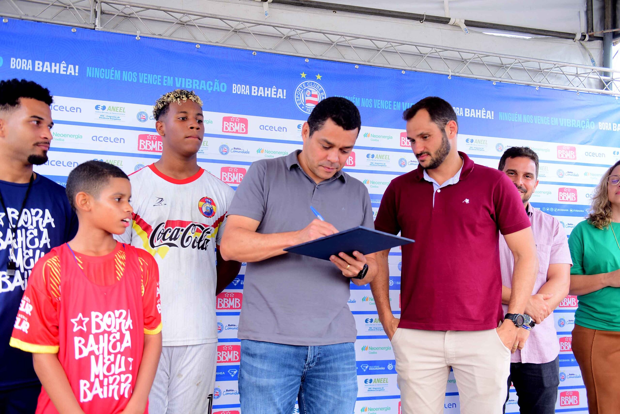 Bora Bahêa Meu Bairro: Projeto social de futebol chega a Valéria e Boca do Rio