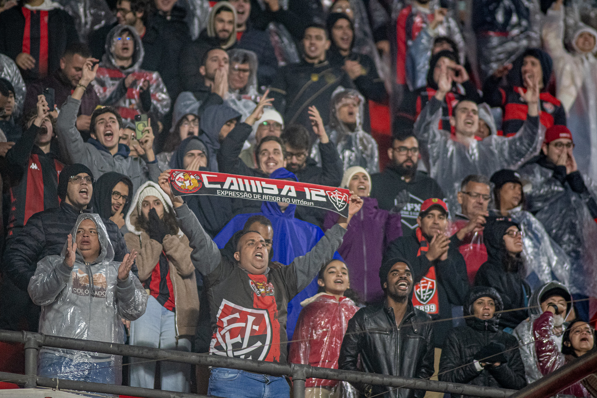 Saiba onde assistir o jogo do Vitória contra o Atlético Goianiense neste sábado