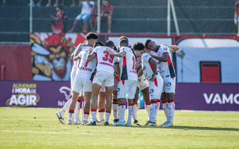 Imagem do post Vitória em Alta: Jogadores mostram humildade em luta contra o rebaixamento!