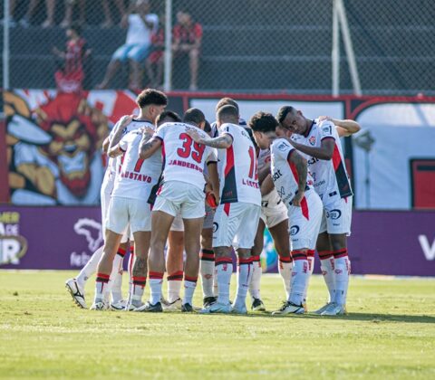 Imagem do post Vitória em Alta: Jogadores mostram humildade em luta contra o rebaixamento!