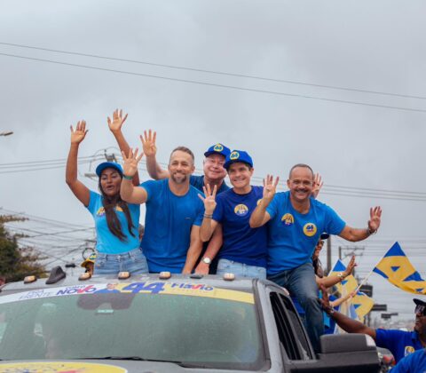 Imagem do post Ao lado de ACM Neto, Flávio realiza carreata nas ruas de Camaçari