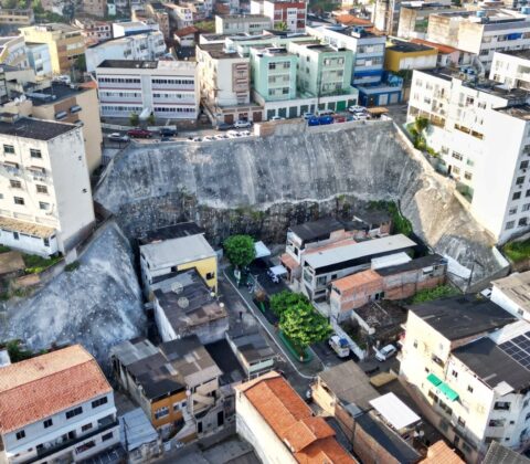 Imagem do post Jerônimo entrega contenção de encosta e autoriza novas obras em Salvador