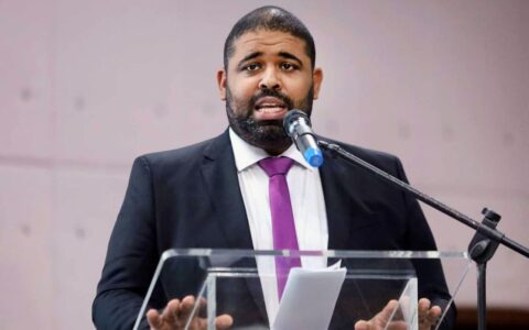 Imagem do post “Colbert abandonou a cadeira de prefeito e virou comentarista nas redes”, diz Felipe Freitas