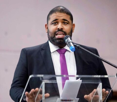 Imagem do post “Colbert abandonou a cadeira de prefeito e virou comentarista nas redes”, diz Felipe Freitas