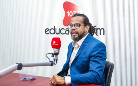 Imagem do post Kleber Rosa reafirma promessa de pagar piso salarial aos professores da rede municipal de Salvador