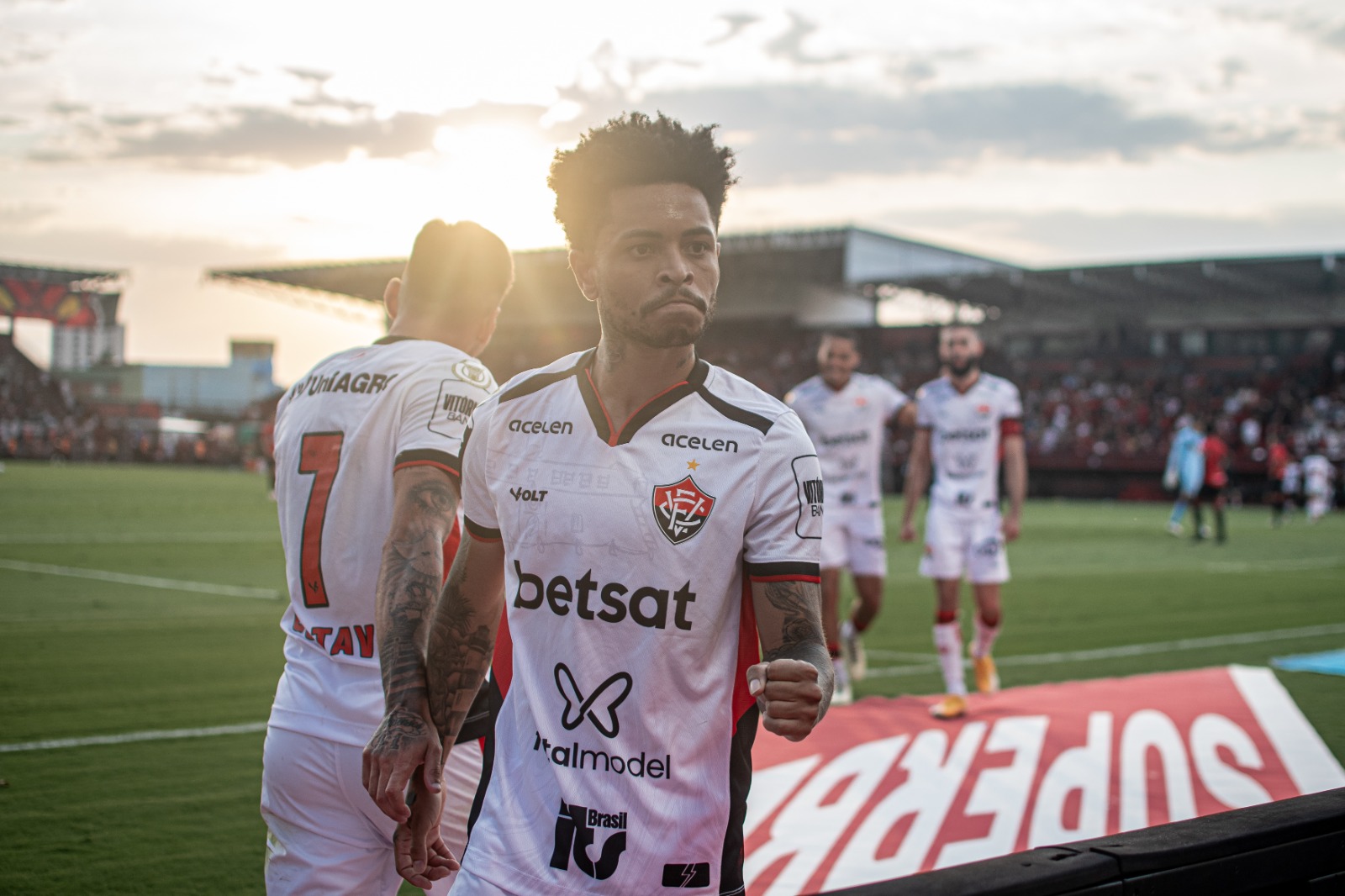 Matheuzinho preocupa torcedores do Vitória após postagem