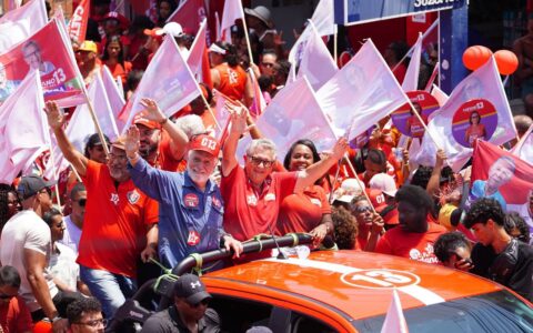 Imagem do post Luiz Caetano e Jaques Wagner arrastam multidão para caminhada em Abrantes
