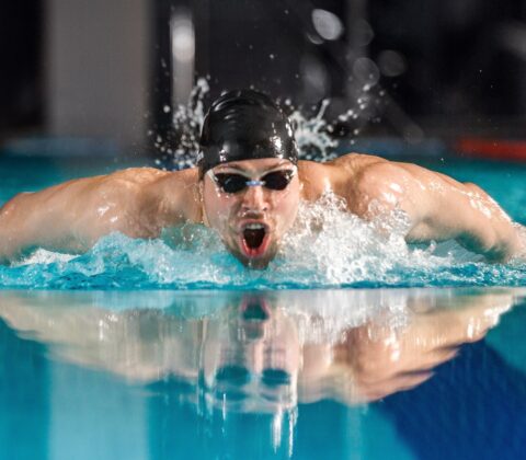 Imagem do post Natação: benefícios e cuidados essenciais para uma prática segura