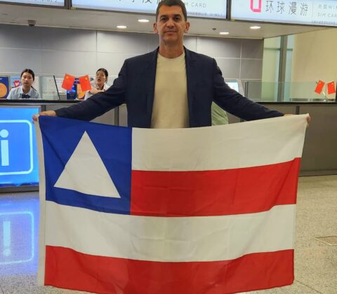 Imagem do post Professor baiano vencedor de Olimpíadas de Matemática do ITA vai a intercâmbio em Xangai