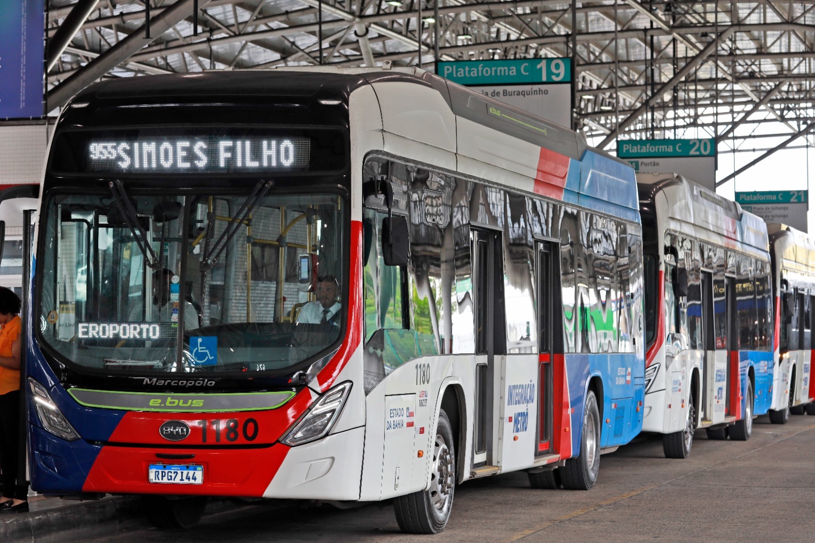 Lauro de Freitas e Simões Filho ganham novas linhas operando com ônibus 100% elétricos