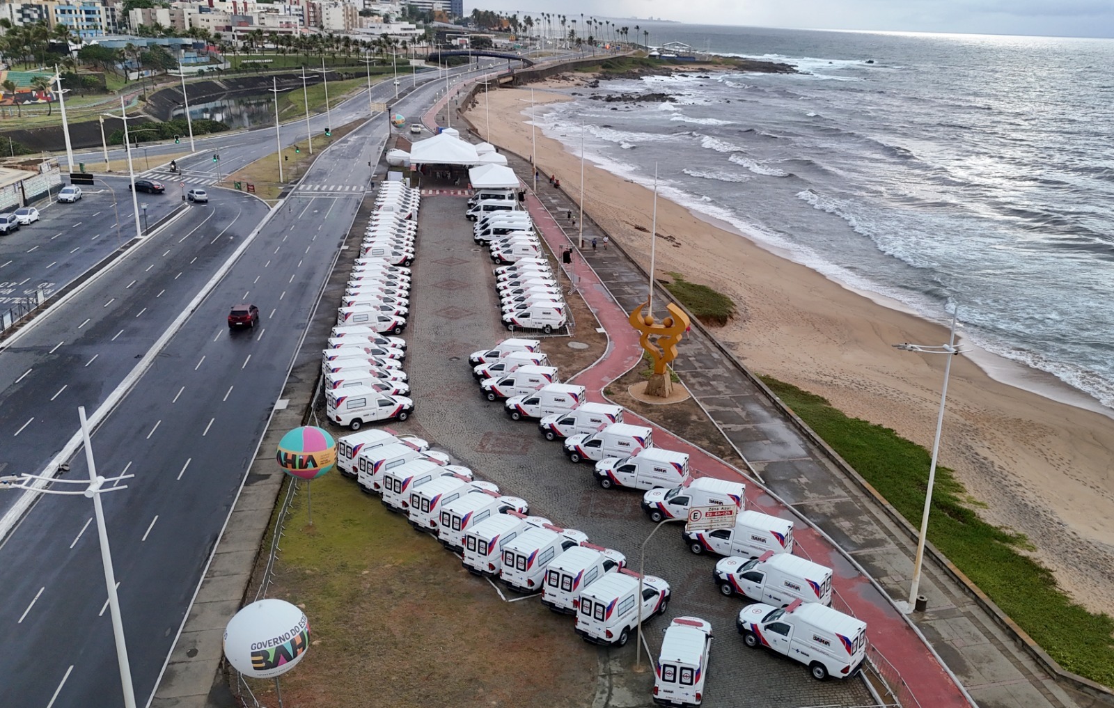 Jerônimo entrega ambulâncias para 65 municípios do interior da Bahia