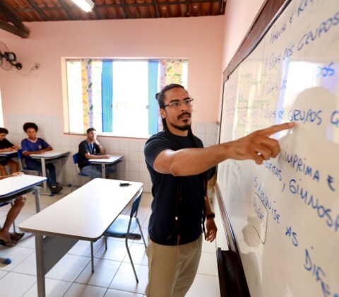 Imagem do post Governo Jerônimo convoca 1.677 novos profissionais da Educação nesta quarta