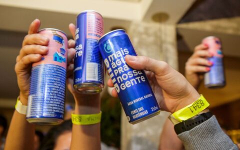 Imagem do post Ambev paga a conta de água nos bares para estimular moderação entre consumidores