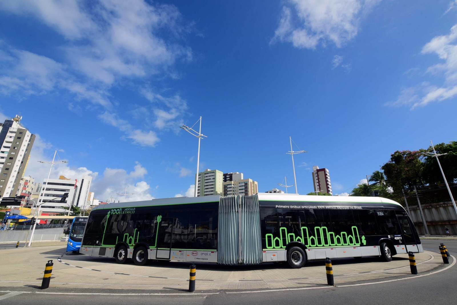 BRT testa primeiro ônibus articulado com capacidade para mais de 150 passageiros